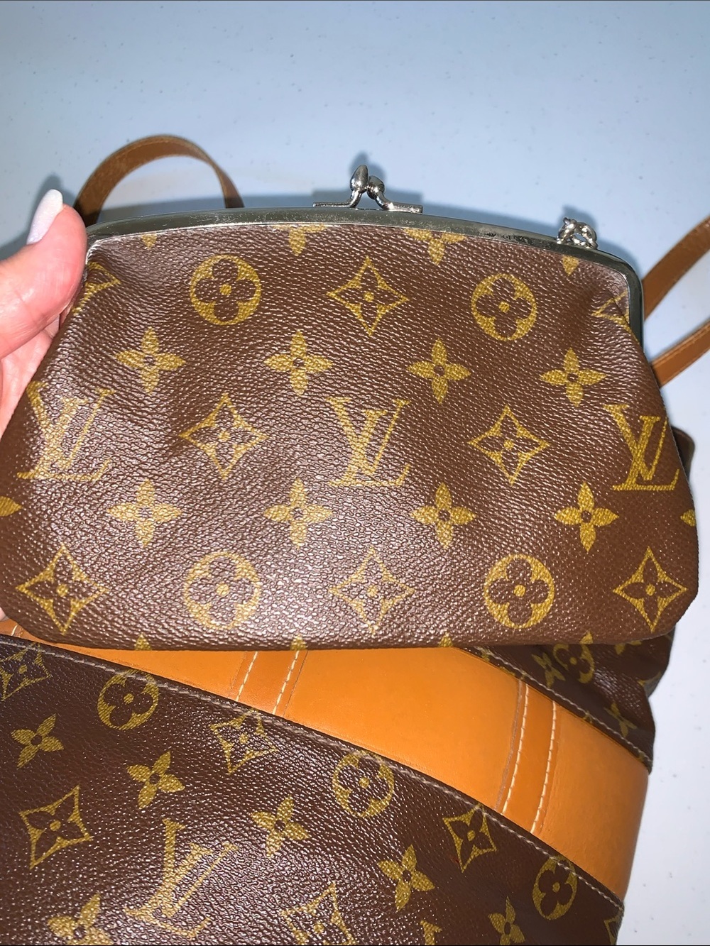 Vintage Louis Vuitton
Monogram Bucket GM Tote Matching Pouch HIGHLY SOUGHT AFTER - Picture 10 of 17